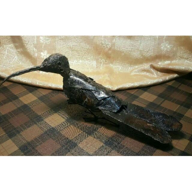 這是鐵皮藝術《水鳥 Wetland Birds》的雛鳥作品，利用鐵片焊接而成，整體粗獷中帶著細膩，很有味道....