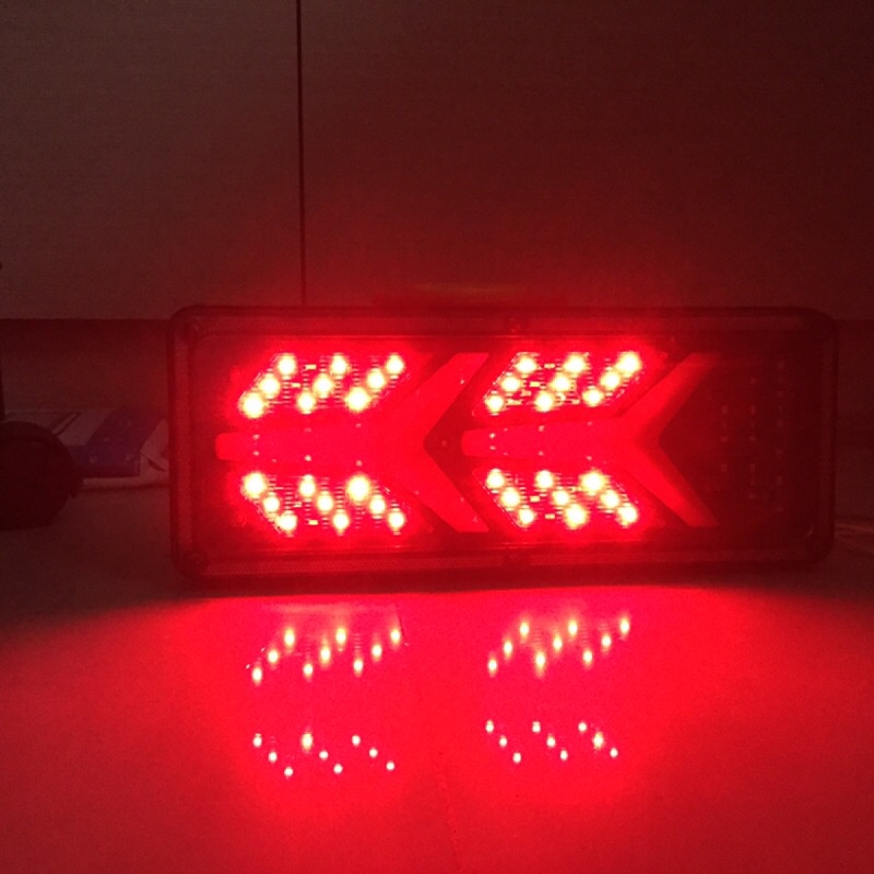 LED高防水尾燈箭頭紅光流光方向燈-紅光小燈-煞車燈-白光倒車燈-大貨車-卡車-SCANIA-24V