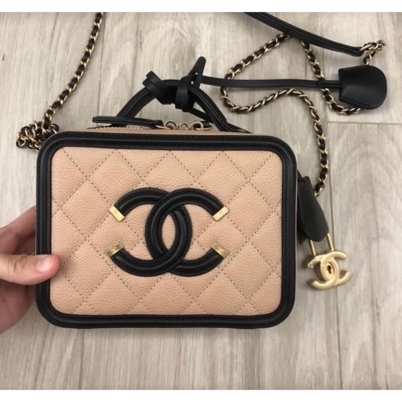 Chanel vanity case 17cm