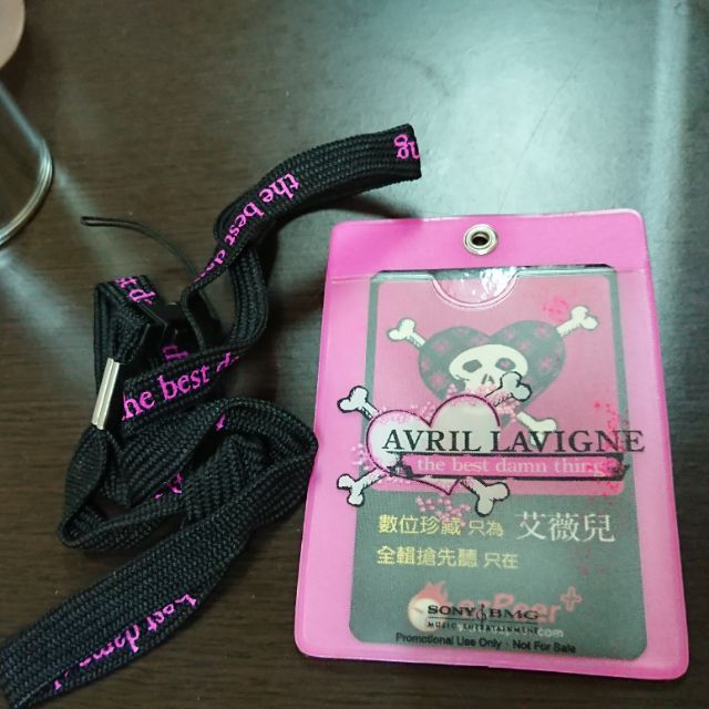 絕版艾薇爾avril專輯預購品叛逆時尚骷髏印刷風格工作識別證吊掛牌 全新免運特價學生營隊團體工作人員上班族適用 蝦皮購物