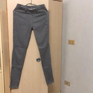 Uniqlo灰白條紋長褲