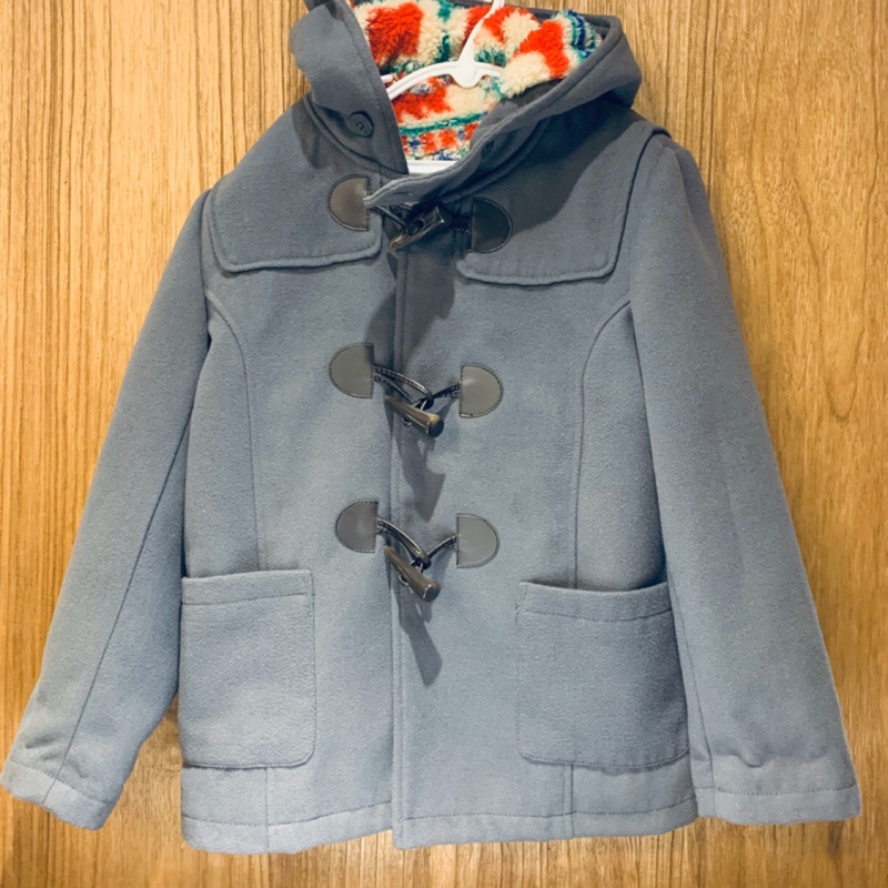 『男童 二手外套』日牌 BEAMS MINI 低調可愛日系牛角扣大衣  size: 130
