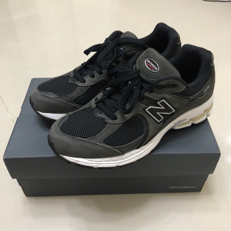 new balance 2002rb