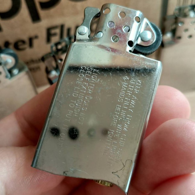 美國zippo 打火機正品窄版內膽機芯燃油機心銀色 8孔 袖珍機身 Slim版 蝦皮購物