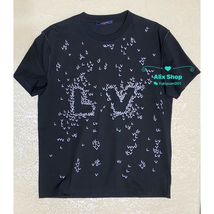 Lv Louis Vuitton 路易威登 胸前滿天星LV 滿版刺繡字母Logo 黑色寬版、男、女可穿短袖T恤。