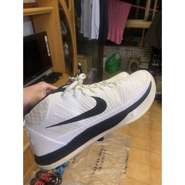 kobe ad mid  白黑 ‘ US12 ‘