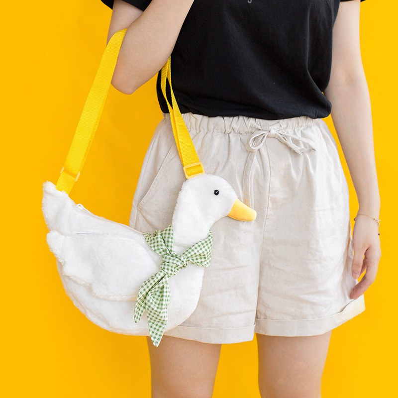 【咕咕】現貨 鴨子斜背包 附領巾 超可愛動物包包 斜背 動物包包 斜背包 娃娃 鴨鴨 領巾鴨鴨 【A197】