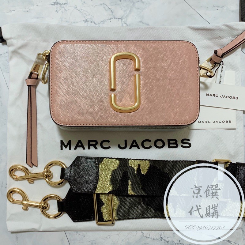 MARC JACOBS 相機包 側背包 雙向拉鍊 牛皮 女用包 mj 小方包 手機包 斜背包 化妝包 寬肩帶雙拉鏈 粉色