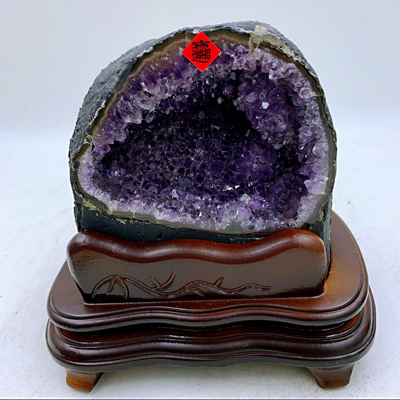H1116 頂級烏拉圭木土型紫水晶洞 2.4kg，高16cm長18cm寬16cm洞深5cm（紫晶洞