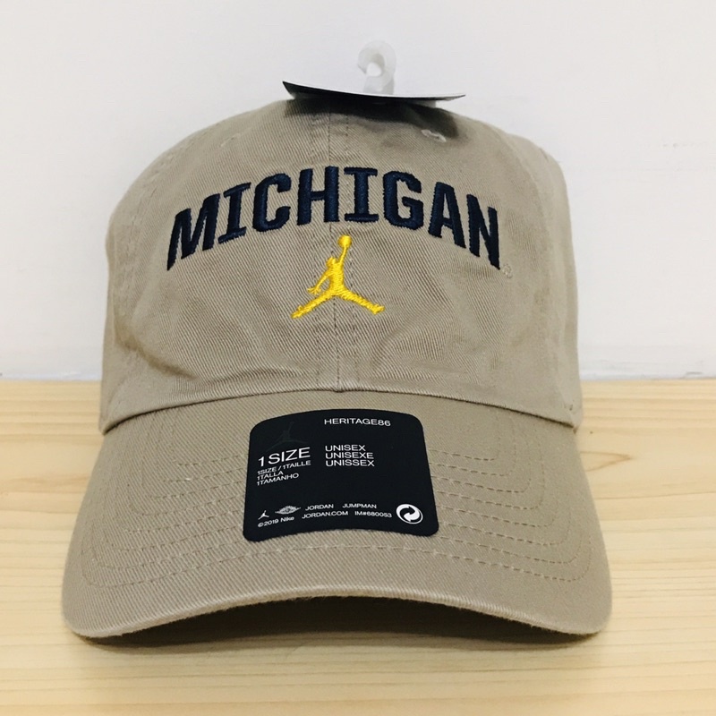 air jordan 美國大學 NCAA 密西根大學 Michigan 棒球帽 鴨舌帽 帽子 卡其色 全新 可調式