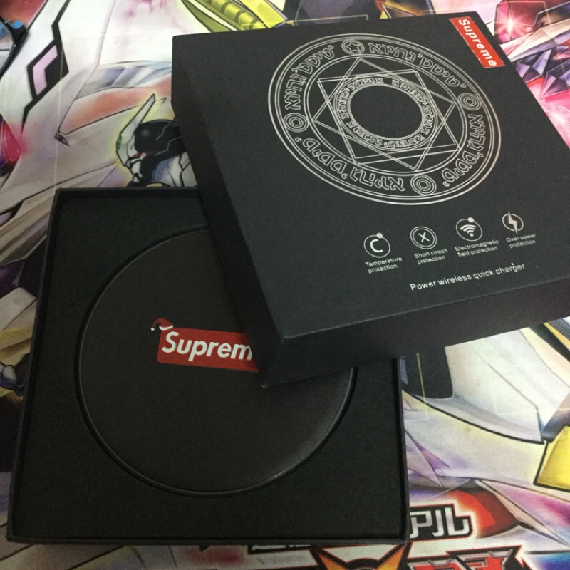 supreme 無線充電