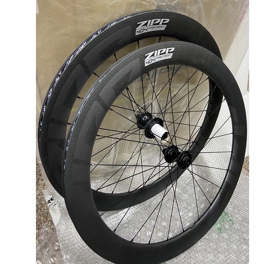 『時尚單車』ZIPP 404 Firecrest 新款火鳥無內胎碟煞輪組 碳纖維 1450g