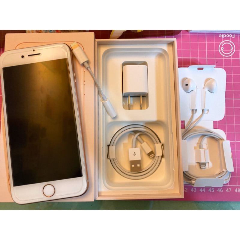 愛瘋手機 APPLE Iphone8 256g  4.7吋 玫瑰金 二手空機 全新充電線充電頭耳機