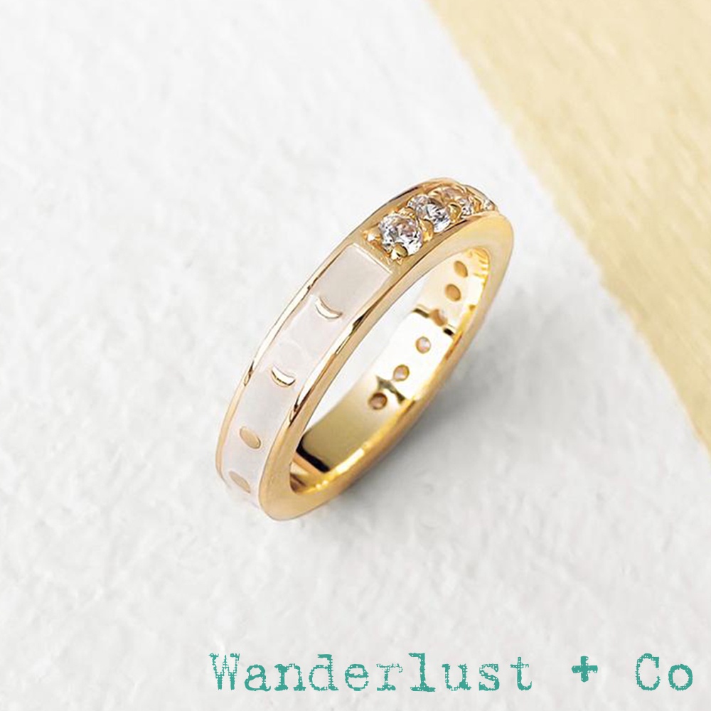 Wanderlust+Co 澳洲品牌 鑲鑽月亮女神戒指 奶油白X金色 Moon Phase Ivory