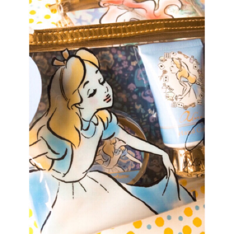 現貨供應 日本帶回🇯🇵迪士尼公主 愛麗絲 小美人魚 長髮公主防水化妝包 內含體香膏及護手霜 送禮