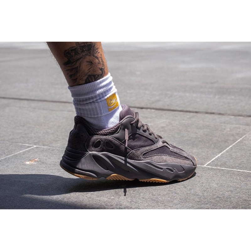 adidas yeezy boost 700 Utility Black FV5304 | 蝦皮購物