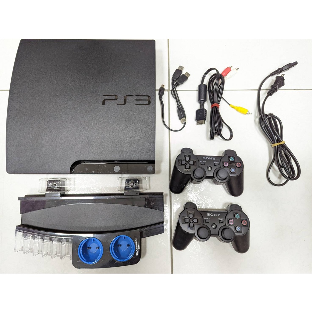 PS3  主機 + 2 搖桿 手把 + 底座 + 線 黑色 狂潮  SONY 遊戲機 所有功能正常保存很好 沒玩過幾次
