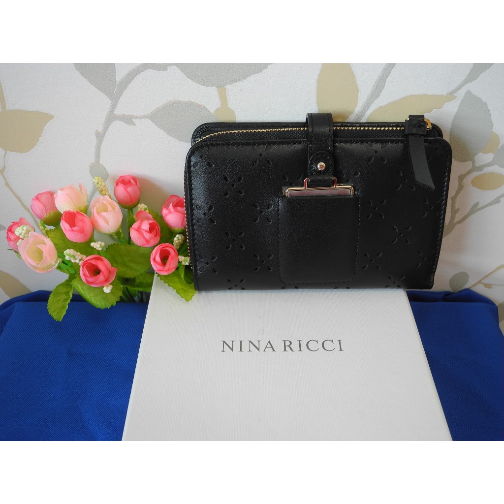 ＊pipi shop＊全新NINA RICCI 專櫃精緻典雅黑色真皮革雕花中皮夾, 特價