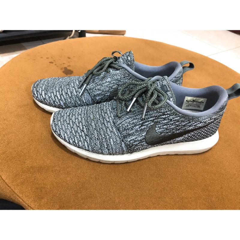 nike roshe flyknit in gray