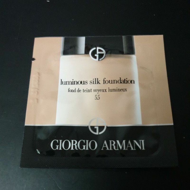 GIORGIO ARMANI亞曼尼輕透亮絲光粉底1ml(30元)