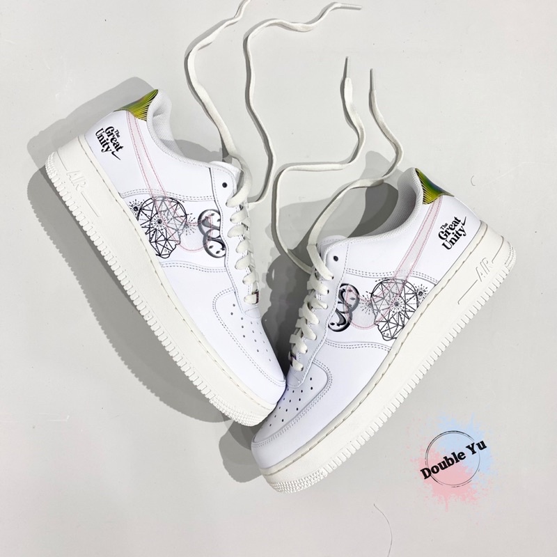 DY• NIKE AIR FORCE 1 07 LE 白色 烏托邦 炫彩 透明勾 笑臉 奶油底 男 DM5447-111