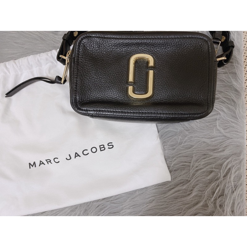 「降🥳二手近全新」MARC JACOBS Softshot 21 大款牛皮雙層拉鍊斜背包 黑色相機包 logo 大容量