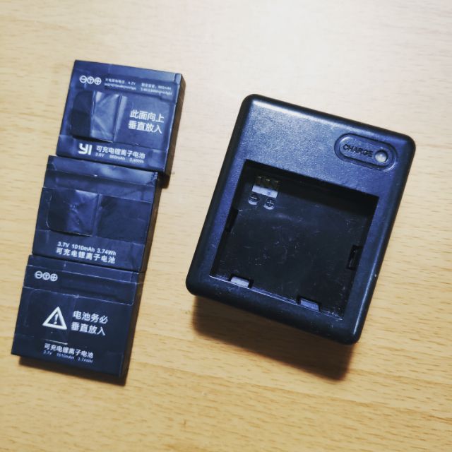 小蟻運動相機電池兩顆、充電座 +防水殼二手