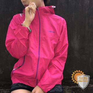 塞爾提克~免運✨ SOFO 女生 風衣外套 有效打擊抗紫外線 連帽輕量夾克 防風 防潑水 原價1680 桃紅-2776