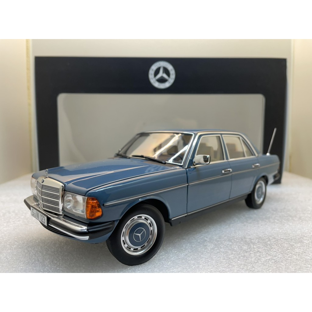 吉華科技@ 1/18 原廠 Mercedes 200 (W123) 1980-1985 Light Blue