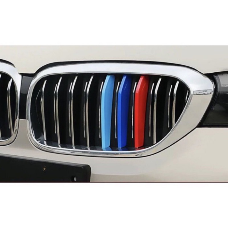 BMW G30 G31 三色中網飾條 水箱飾條 水箱罩 卡扣式 三色卡扣 水箱護罩 520d 530 540 中網 卡扣