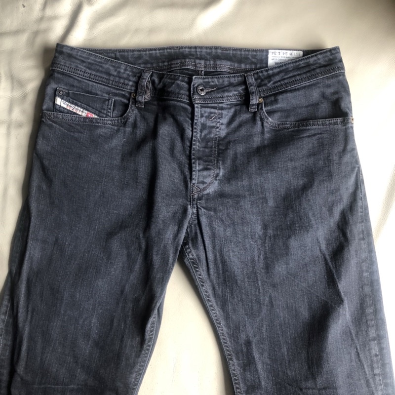 保證正品 Diesel 黑色 小直筒 窄管 牛仔褲 size 32