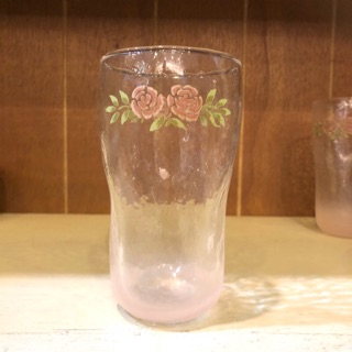 《齊洛瓦鄉村風雜貨》日本zakka雜貨 日本製職人手工製作薔薇系列玻璃杯 水波紋玻璃杯 復古錘木紋杯 日系粉色玻璃杯