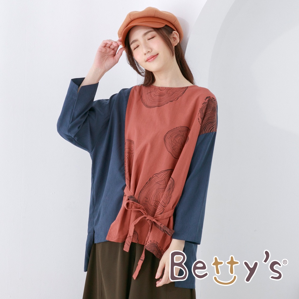 betty’s貝蒂思(05)拼接木輪印花寬鬆上衣(深藍)