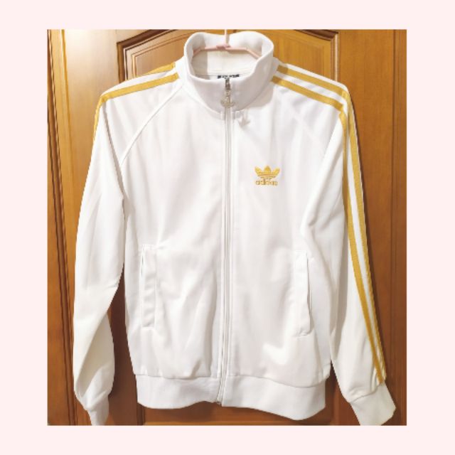 Adidas字樣白金外套 蝦皮購物