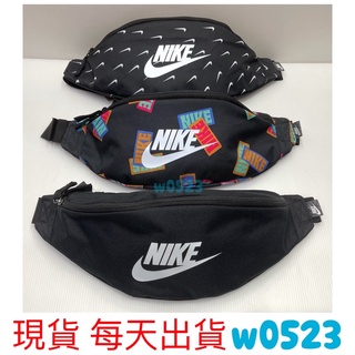 現貨正品 NIKE 腰包 LOGO 斜背包 側背包 DM2161 DM2162-010 黑白DB0490-010