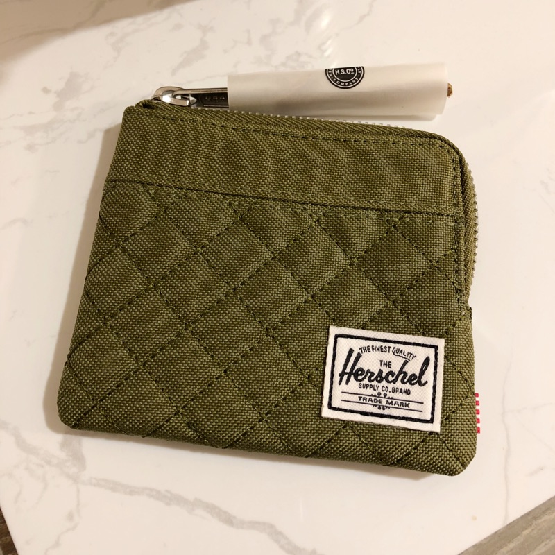 HERSCHEL JOHNNY 拉鍊 零錢包 短夾 菱格紋軍綠