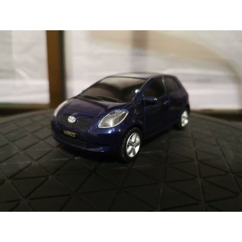 ［ℍ.𝕋.搜模坊］二手無盒 1/32 TOYOTA YARIS 藍色 模型車