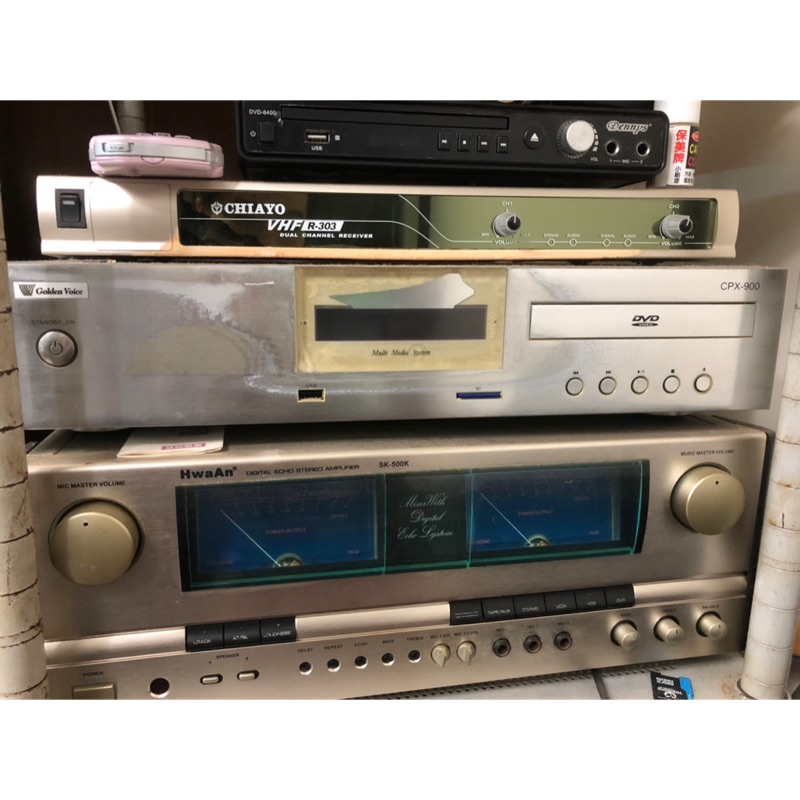 金嗓伴唱機CPX-900,擴大機、無限麥克風機、DVD播放機、喇叭音箱一組、點歌本二本