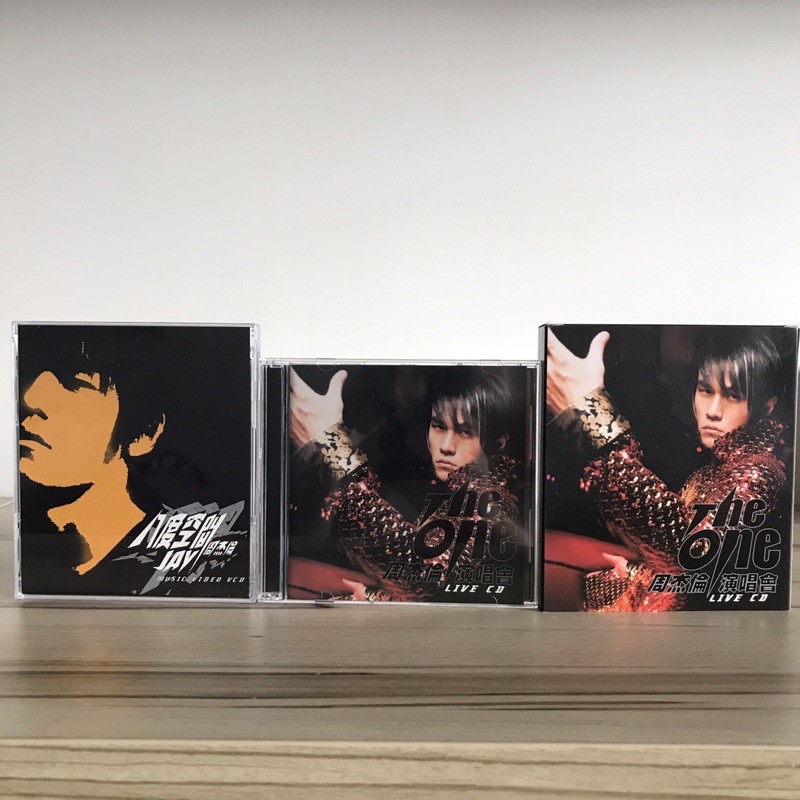 九成新} 周杰倫The One演唱會Live CD+八度空間專輯MV VCD 送演唱會票根 九成新} 周杰倫The One演唱會Live CD+八度空間專輯MV VCD 送演唱會票根