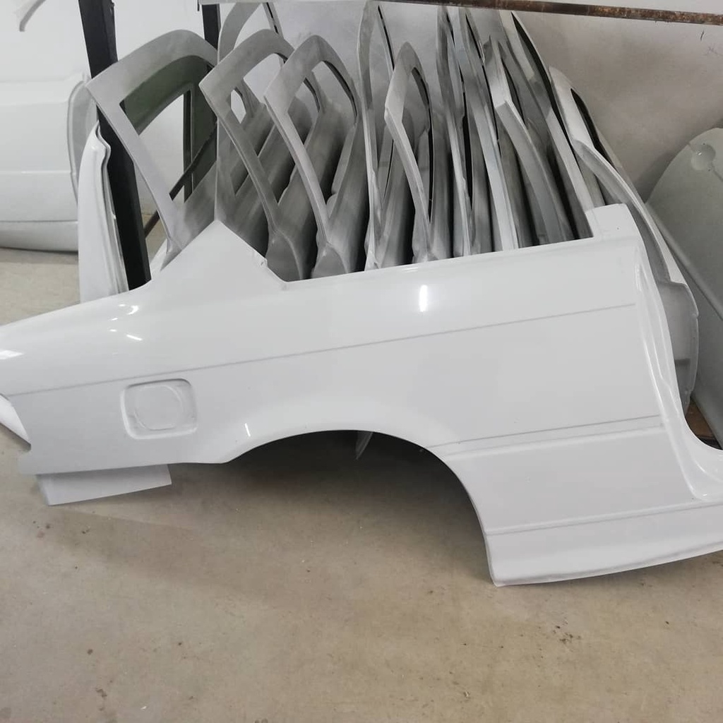 JK RACIMG代理歐洲 Mikinka-Projekt E36 COUPE 雙門 玻璃纖維 後葉子板 後車體