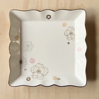 日本 鳴海 NARUMI 金色小花 骨瓷 點心盤 15公分 日本製