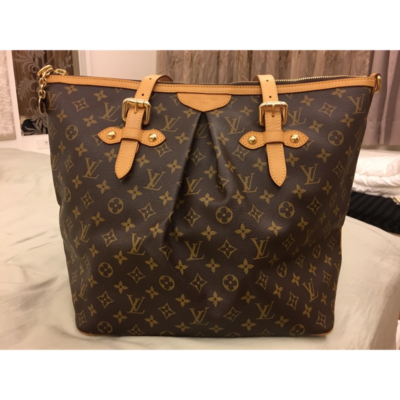 LV m40145 大款.  Louis Vuitton