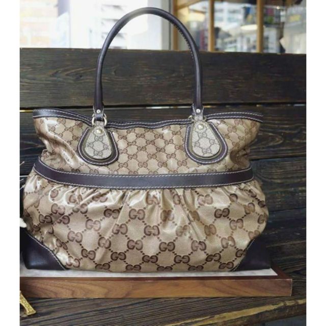 深夜出清 買到賺到 Gucci Pvc 大包
尺寸40/18/10
原價5萬 五
8成五新
出清賣9999裸包
#