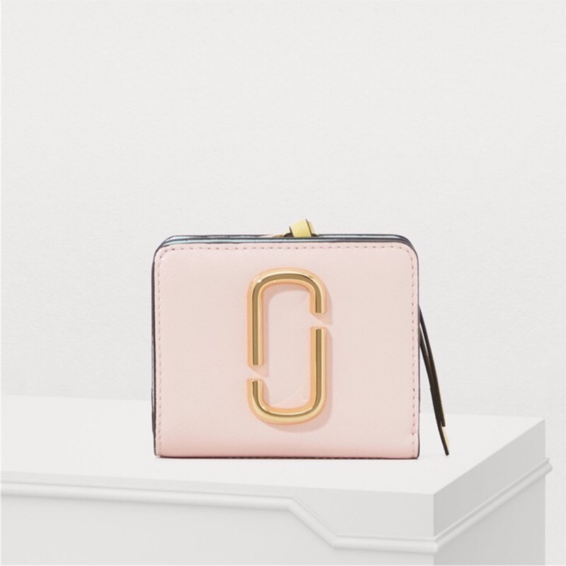 美國正品 秋冬新色marc Jacobs Mj 專櫃款snapshot 雙j Logo 防刮皮革相機短夾 蝦皮購物