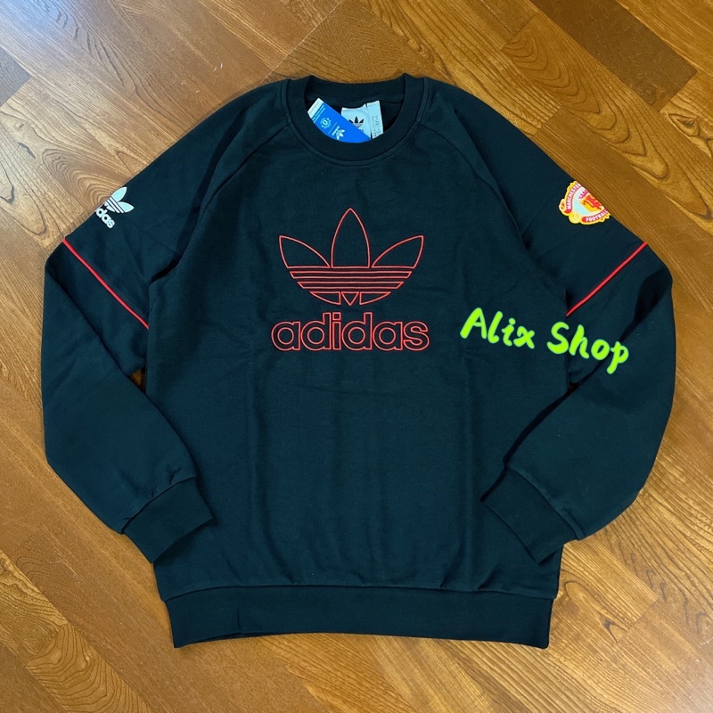 Adidas 聯名 C羅2022 世足賽 紅魔曼聯、手臂隊章Logo 、黑紅配色刺綉 Logo 長袖上衣、男女可穿大學T