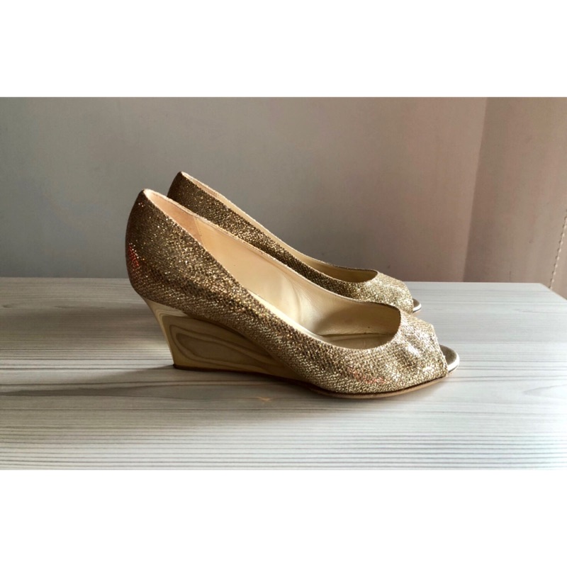 Jimmy Choo 二手九成新金色楔型魚口高跟鞋婚鞋37 5 蝦皮購物