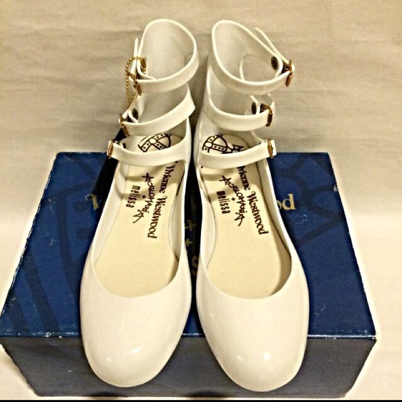 降！Vivienne Westwood x Melissa 聯名白色平底果凍鞋 超可愛