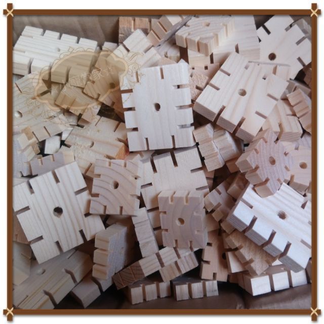 ☆小寵當家☆ 小寵啃咬松木塊 DIY原木玩具串 鸚鵡玩具  寵物鼠磨牙DIY啃咬玩具  鸚鵡木製玩具