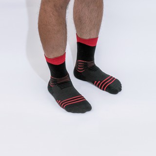 小變態軍團｜籃球菁英短筒運動襪-黑底配紅條紋