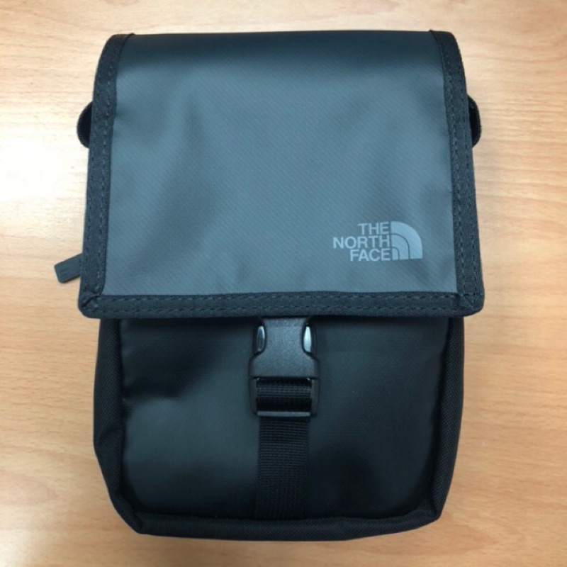 the north face bardu flight bag in black